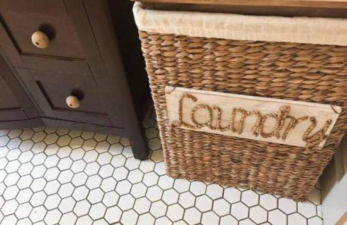 Entire Enchanting, Light-Filled 1830 Farmhouse - Foto 36