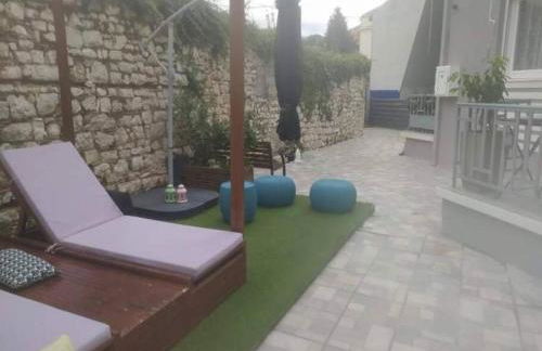 Οικία με αυλή και πάρκινγκ, μέσα στο κάστρο της πόλης - Foto 17