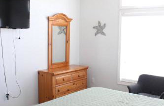 Beach Getaway at 2 Pelicans Walk to the Water - Foto 10