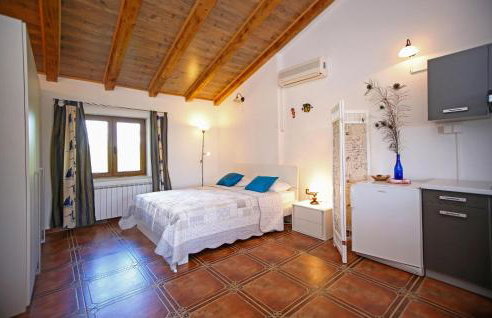 Gorgeous Apartment In Trget - Foto 30