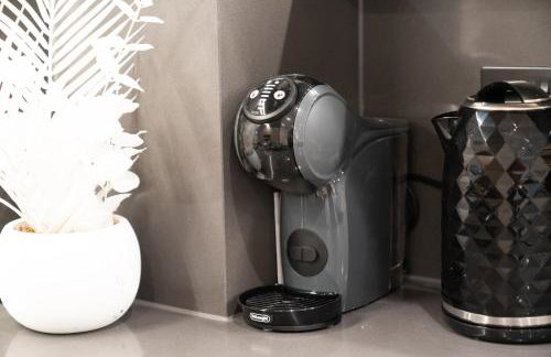 Modern- Battersea Power Station 2-Bed Apartment with Balcony - Foto 39