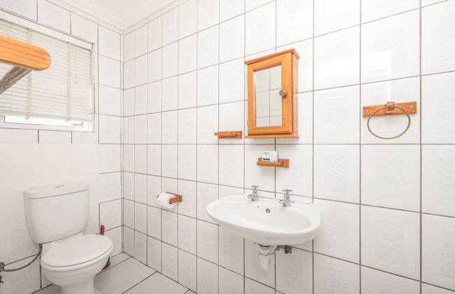 Contemporary 4 Bedroom Home - Photo 17