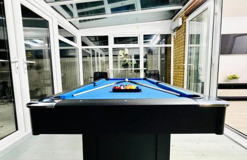 Swan's Place - Large 4bed home, Sleeps 9, Parking x2 & Games room - Foto 53