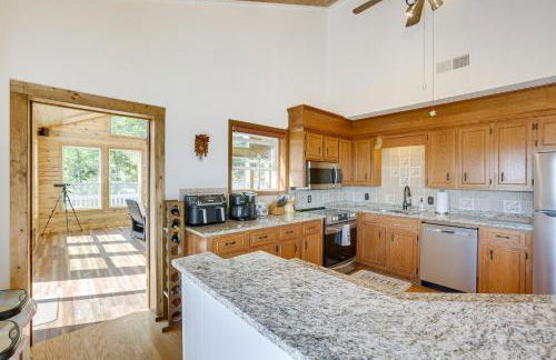 Blowing Rock Home with Hot Tub and Mountain-View Deck! - Foto 8