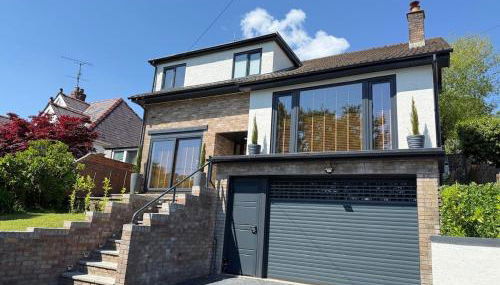 5-Bed Retreat with Hot Tub, Garden & Relaxing Views - Foto 4