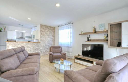 Holidayhouse Alirio with heated pool. - Foto 37