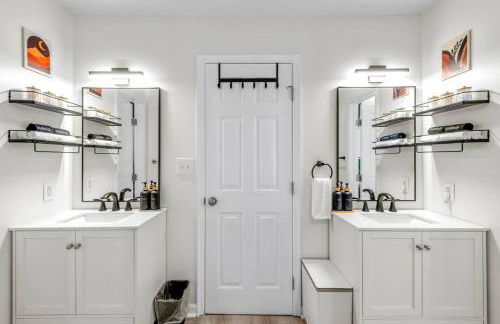 Boho Haven Hideaway - Walk to Pool,Theater,Arcades, Firepit, Lake Access - Foto 55