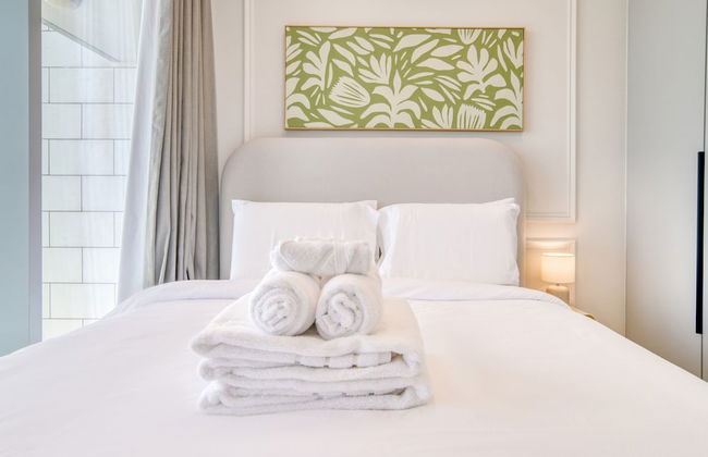 Luxe and Modern Duplex in Difc - Photo 61