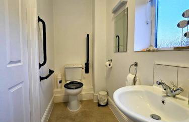 Bristol Airport, 5 Bed House, 5 Bathrooms, WiFi, Ample Parking - Foto 7