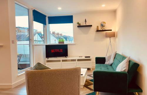 Central Leigh, on the Broadway, private gated parking, balcony - Foto 9