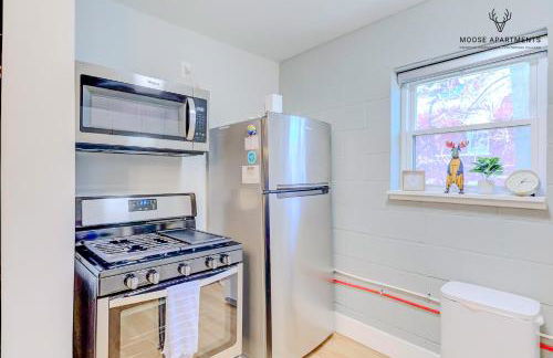 The Moose #8 - Modern Luxe Loft with King Bed & Free Parking & Wifi - Foto 14