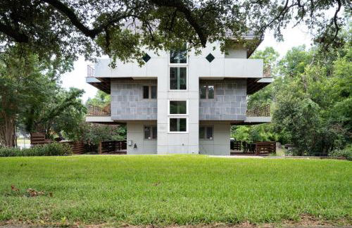 Downtown Bryan Treehouse Hot Tub and Peaceful Escape - Photo 49