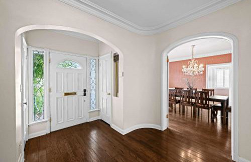 Spacious 5BR LA Villa with Pool Spa & Game Room - Foto 9