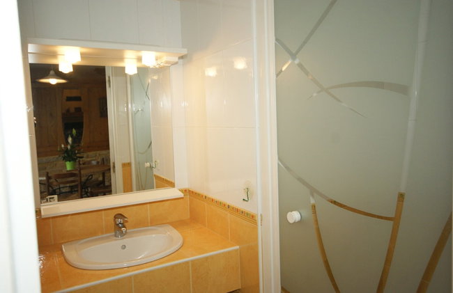 Spacious Holiday Home in Besse With Swimming Pool - Foto 33