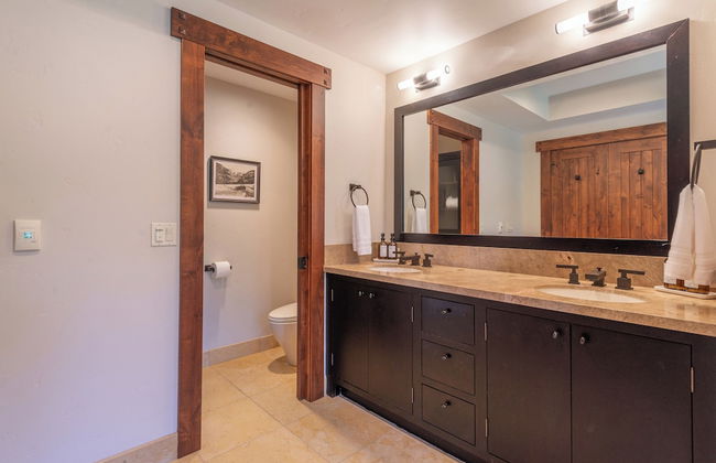 Lux Townhome Next to Village by Sierra Getaways - Photo 28