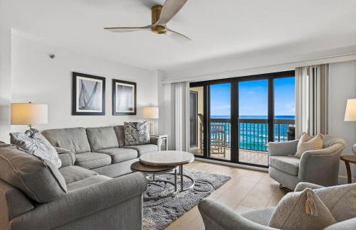Luxury direct oceanfront corner with a large private balcony, heated pool and garage - Photo 2
