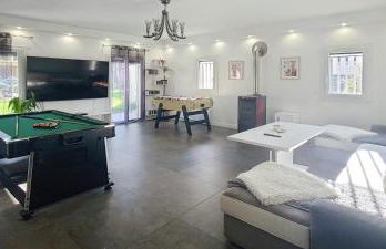 230m2 sur 3800m2 - jacuzzi 6 places - 16pers max - Foto 2
