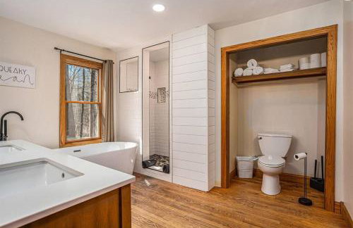 The Hopkins Hideaway - 40 Acres with trails, Arcades, Hot Tub, Fire Pit - Foto 14