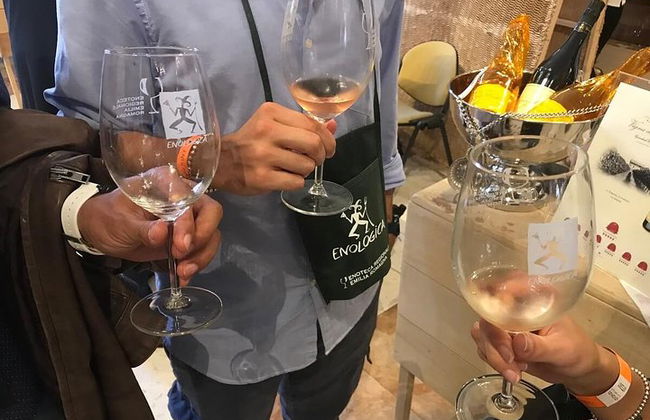Degustação de vinhos de Bolonha em uma loja de vinhos com um morador local - Foto 4