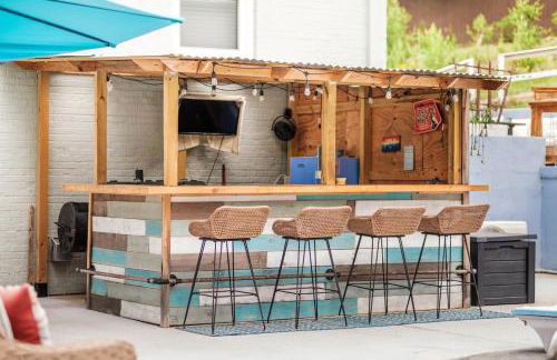 Mountain View Bungalow Near Breweries, Trails, Pool and Waterfalls - Foto 35