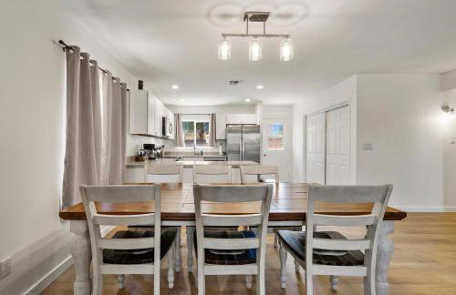 l NEW l Fully Remodeled 3BR 2BTH l 1 Min to Veterans Memorial Park - Foto 15