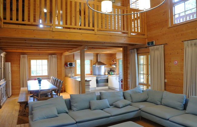 Spacious Chalet Located at Bomal with Hot Tub & Garden Parlour - Foto 13