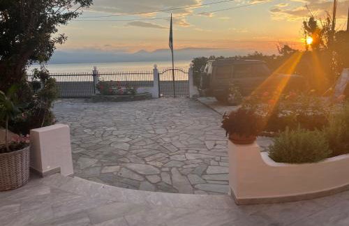 Sea front house & garden, Oropos - Foto 14