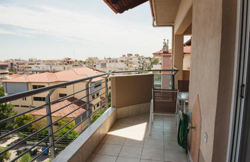 Ellie's Hospitality - Photo 19