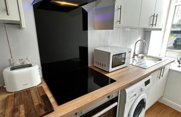 THE LAZY LION - Spacious 2 Bedroom - Town Centre Holiday Home Apartment - Photo 27