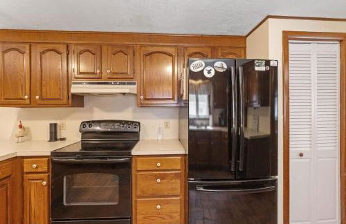 Lake Escape Family & Pet Friendly with Dock Access - Photo 37