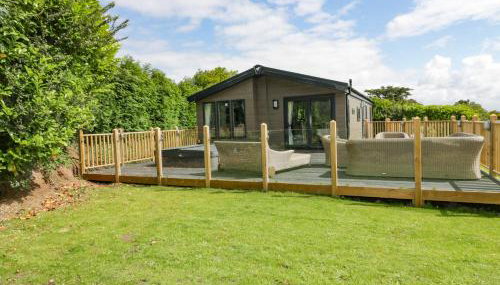 Pinehurst Lodge - Photo 2