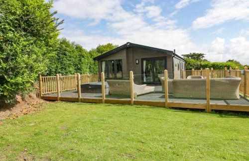 Pinehurst Lodge - Photo 2