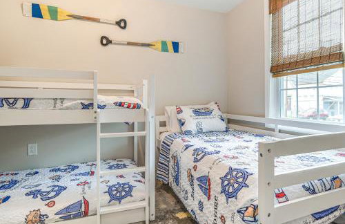 Walk to Town and River Charming Home in North East! - Foto 11