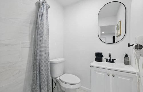 Modern 2BR Unit Hot Tub - Foto 10