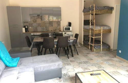 Chalet authentique à Clermont-Créans avec piscine partagée - Photo 4