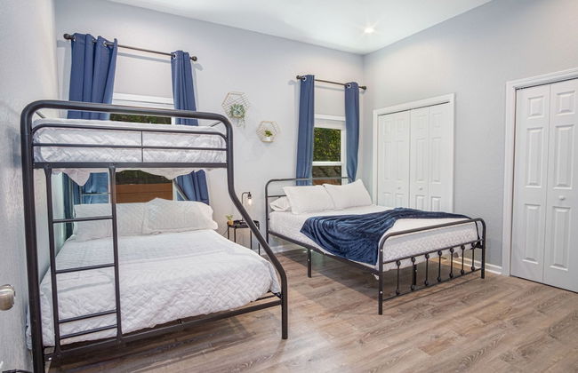 Inviting 4BR 2BA Near Downtown Riverwalk - Foto 16