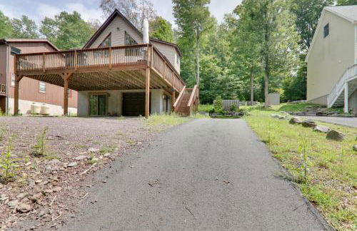 Large Deck and Resort Amenities Lake Ariel Retreat - Foto 34