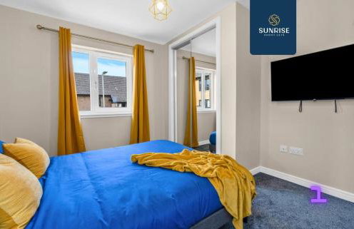 L1 - INVOICE and REDUCED PRICE only via SUNRISE SHORT LETS DUNDEE, Large 4 Bedroom House with 6 Beds and 3 bathrooms, TVs in each room, Free Parking, Fully Equipped, Local Amenities, Easy Ring Road Access, Special Rates and ONLY 9 Mins to STANNERGATE Port - Foto 42