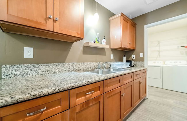 Longer Stay for Travelers Blocks from Hospital and Downtown Security Gates - Foto 24