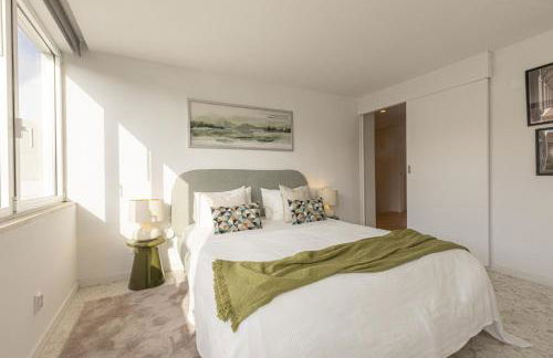 Contemporary Restelo Pool Haven - Photo 29