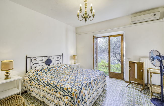 Bright Home With Wonderful Sea View - Photo 4