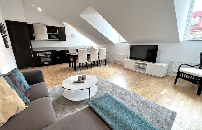 Elegant Apartment in the Heart of the City - Photo 3