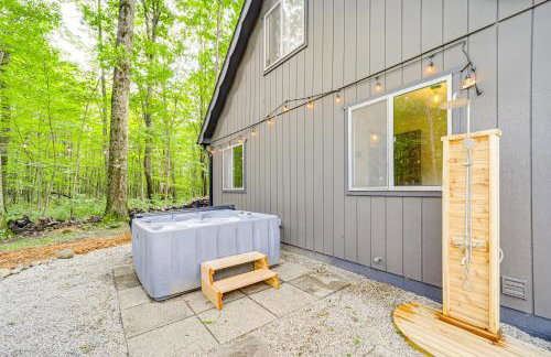 Roscommon Chalet with Hot Tub Near Higgins Lake! - Foto 21