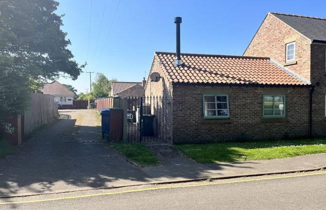 One Bedroom Barn With Free Parking - Photo 24