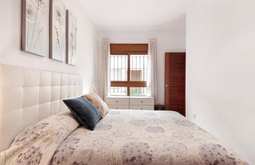 Piscina, patio privado y aparcamiento - Foto 9