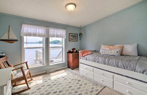 Waterfront Michigan Center Home w/ Boat Dock! - Foto 17