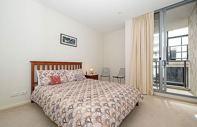 Spacious 1-Bedroom Apartment With Parking - Photo 3