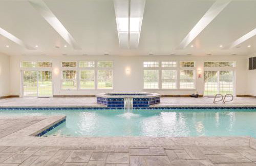Private Pond and Indoor Pool Grand Arlington Villa! - Foto 31