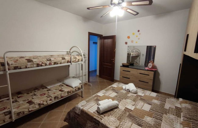 Villa 6 Beds Just Minutes From San Teodoro - Photo 5