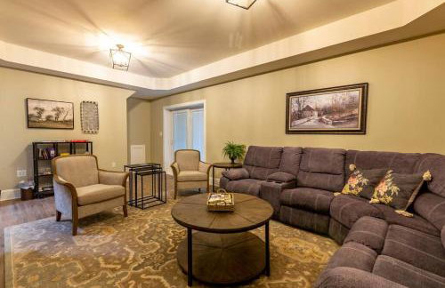 The Queen Place - Updated-Private Backyard - Foto 9